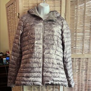 Lululemon packable Women's lavender Camouflage Puffer Jacket Size 10